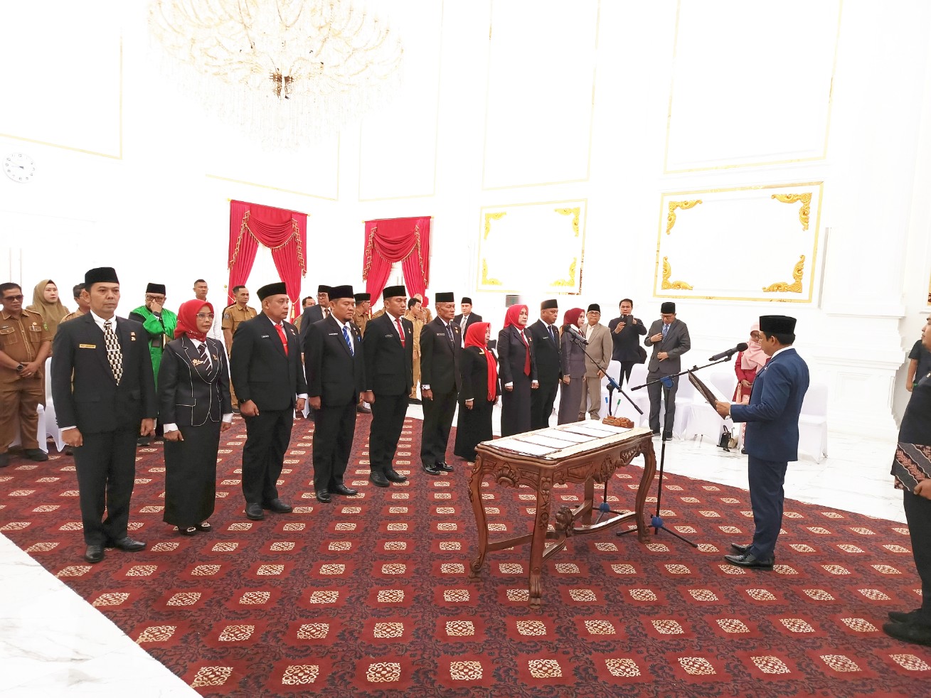 Pelantikan 10 Pejabat, Wali Kota Bengkulu Tegaskan: Jangan Banyak Alasan, Tunjukkan Kinerja Nyata